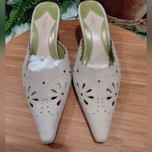 Ipanema Women's Cream Mules with Cutout Design Sz 6